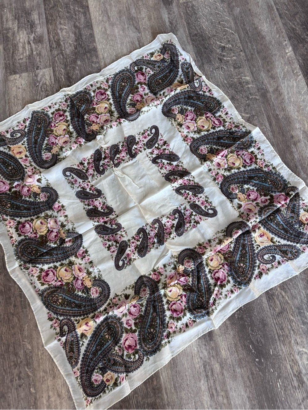 Vintage! Club 7 Echo 100% Silk Floral Paisley Cream Scarf with Pink Rose Accents - Picture 3 of 7
